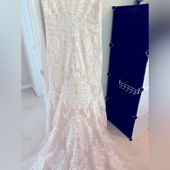 Oleg Cassini CWG807 cap sleeve plunging V neck. Ivory rose gold w/chapel train. - Picture 13 of 14